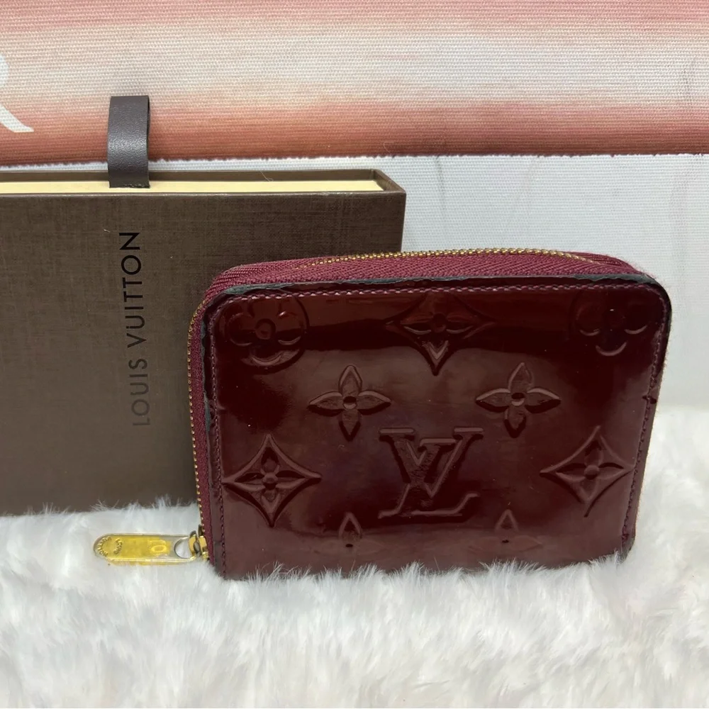 LOUIS VUITTON-TS??-Vernis Burgundy Zippy Coin Wallet